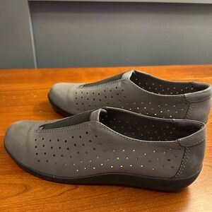Clarks Women's Gray Perforated Slip-Ons Size 6